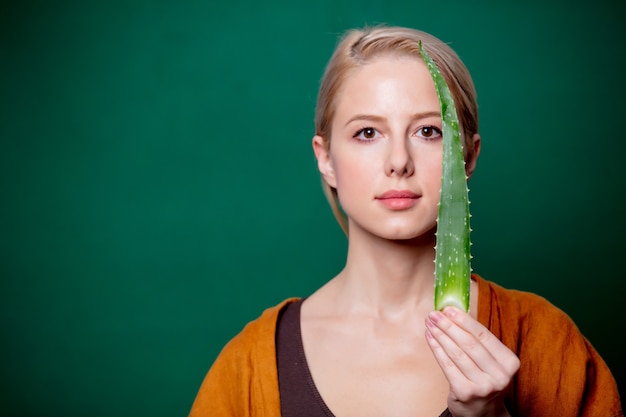 Czy aloes zapycha pory i jak wpływa na cerę?