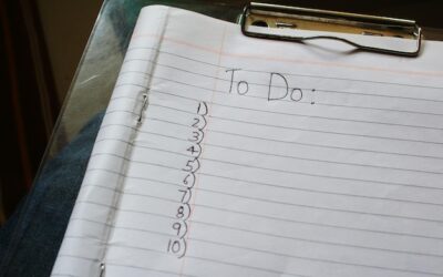 Oto lista fraz po usunięciu semantycznie podobnych lub równoważnych wpisów – co warto wiedzieć?