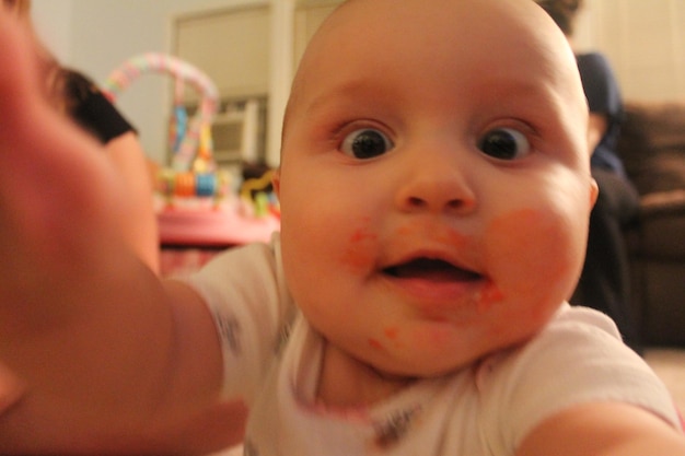 Jak rozpoznać potówki trądzik niemowlęcy u swojego dziecka?