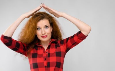 Jak ukryć zniszczone włosy w codziennych stylizacjach?