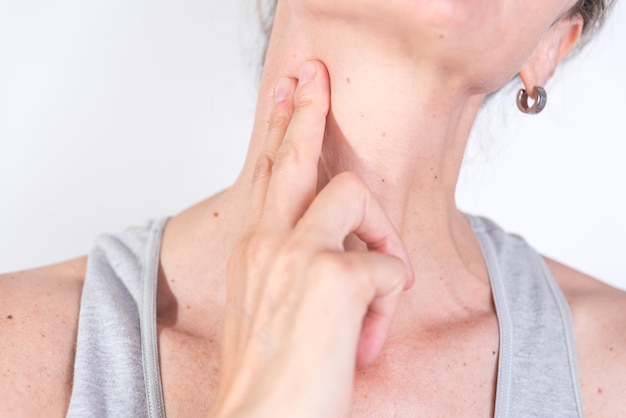 Trądzik na szyi jak leczyć w domowych warunkach?