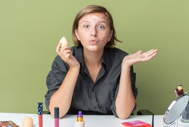 Czy kosmetyczka pomoże na trądzik?