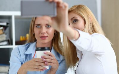 Jak podawany jest kontrast przed rezonansem i czy to boli?